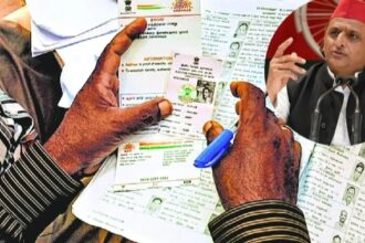 वोटर लिस्ट में गड़बड़ी का आरोप, अखिलेश यादव की मांग— आधार से जुड़ें मतदाता सूची