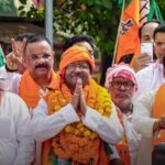 वाराणसी में BJP को बड़ा झटका, केदारनाथ सिंह ने मानी हार!