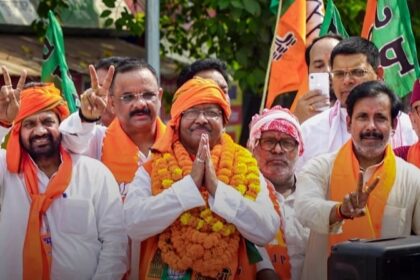 वाराणसी में BJP को बड़ा झटका, केदारनाथ सिंह ने मानी हार!