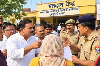 सीतापुर के महोली में एमएलसी चुनाव के दौरान बैलेट पेपर छीनने के आरोप से जुड़ा मतदान विवाद