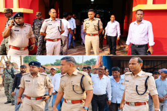 दुर्गापूजा को लेकर अलर्ट धनबाद पुलिस, ग्रामीण एसपी मो. याकूब ने बरोरा के पूजा पंडालों का किया निरीक्षण