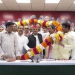 गोंडा में BJP को झटका! भवानी भीख शुक्ला पांच बेटों के साथ सपा में शामिल,