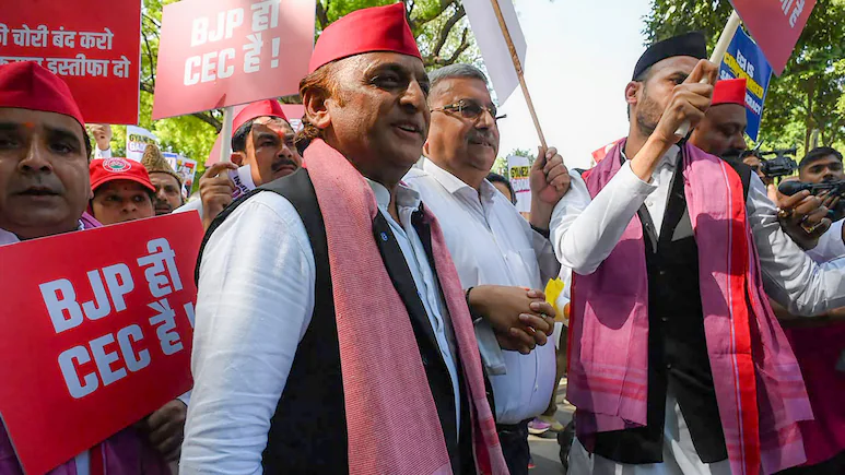 अखिलेश यादव