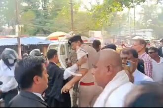 धनबाद कोर्ट परिसर में RPF टीम पर अधिवक्ता से मारपीट का आरोप, सब-इंस्पेक्टर पकड़ा गया