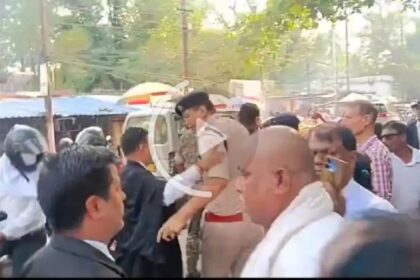धनबाद कोर्ट परिसर में RPF टीम पर अधिवक्ता से मारपीट का आरोप, सब-इंस्पेक्टर पकड़ा गया