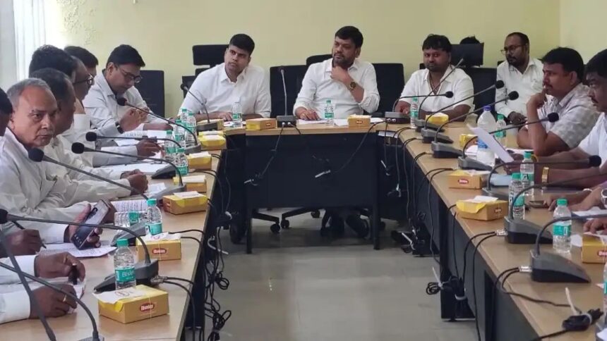 धनबाद के 55 वार्डों में लगेंगी 2750 स्ट्रीट लाइटें, दुर्गापूजा से पहले रोशनी बढ़ाने की तैयारी