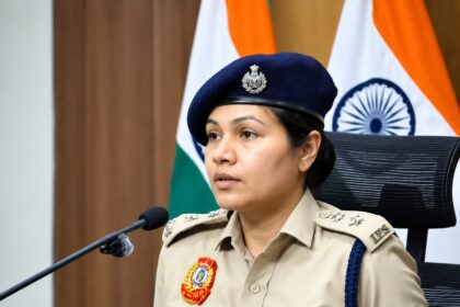 दिल्ली के सेंट्रल पार्क में तिरंगा प्रदर्शन को लेकर दिल्ली पुलिस का बयान