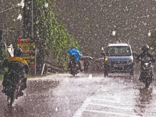 Rain Alert के तहत कई राज्यों में भारी बारिश और तूफान की चेतावनी