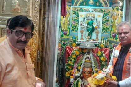 महाराष्ट्र भाजपा संगठन मंत्री अजय जामवाल ने किए मां मुंबादेवी के दर्शन