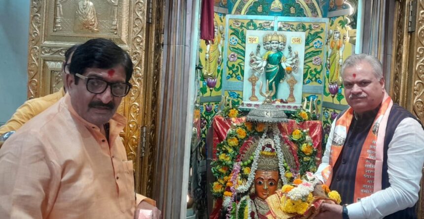 महाराष्ट्र भाजपा संगठन मंत्री अजय जामवाल ने किए मां मुंबादेवी के दर्शन