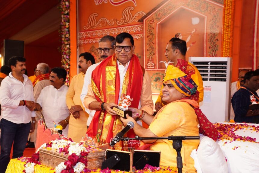 आचार्य शांतनु महाराज की कथा का दूसरा दिन, जय श्रीराम के जयघोष से गूंजा जौनपुर