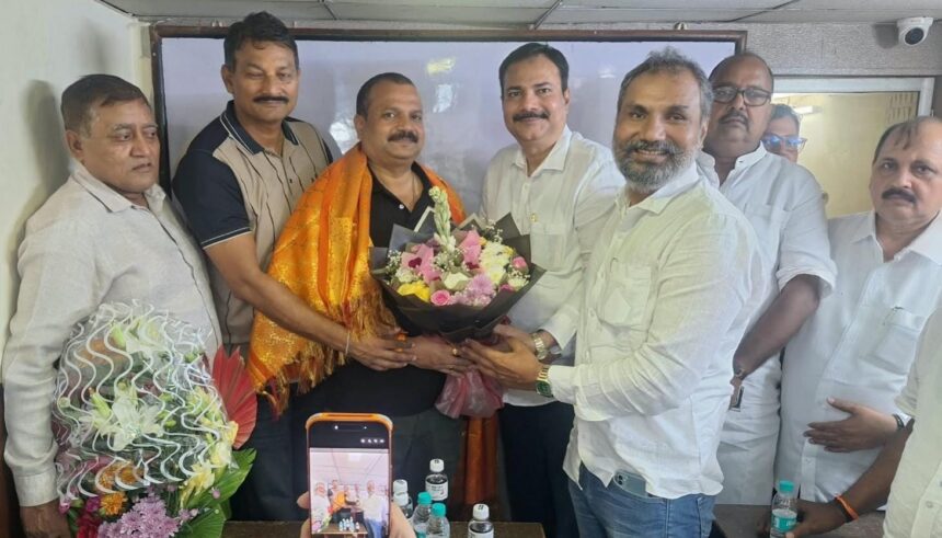 आजमगढ़ के ब्लाक प्रमुख भूपेंद्र सिंह 'मुन्ना’ का मुलुंड में भव्य सम्मान