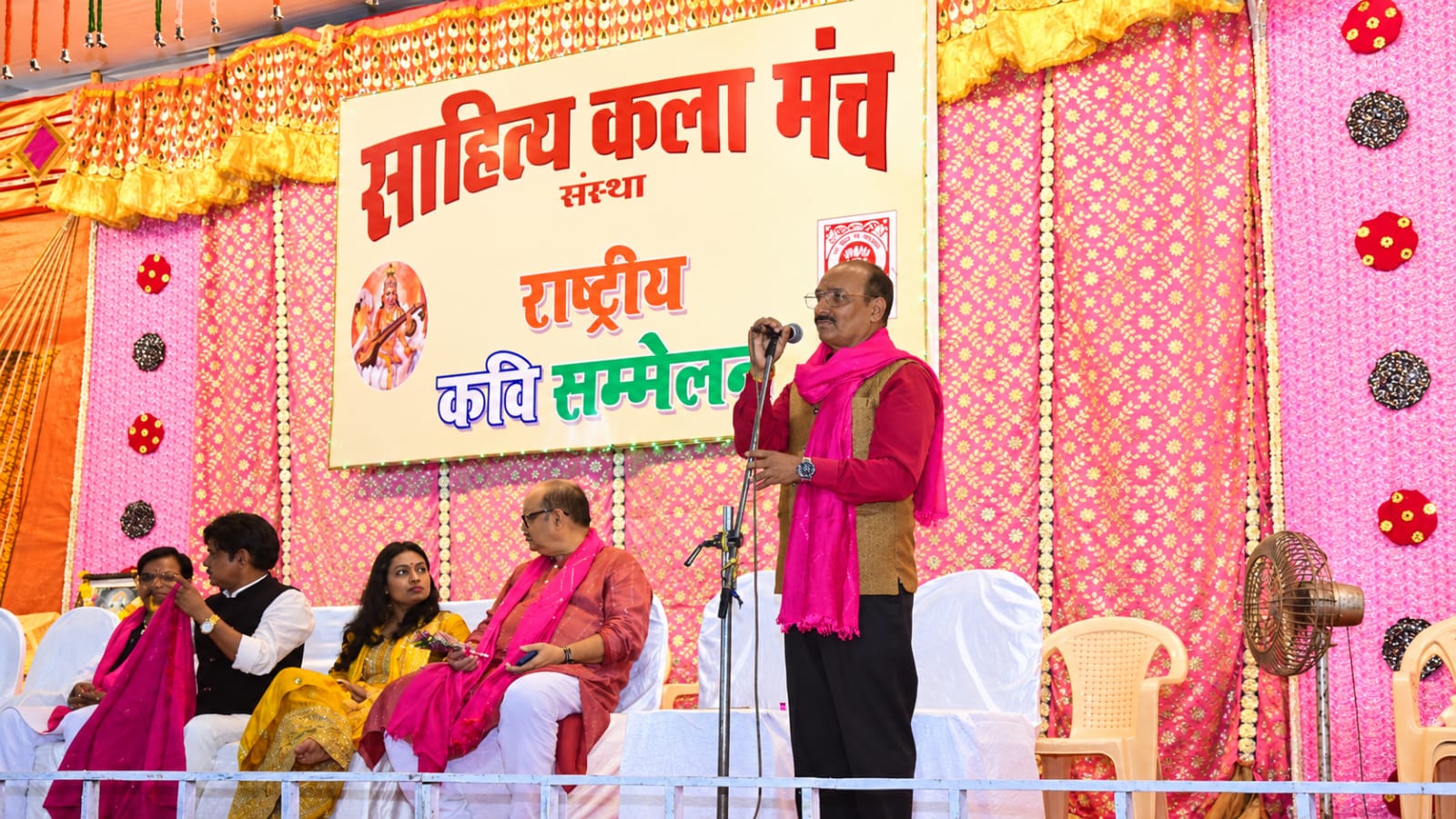 आजाद मैदान में साहित्य कला मंच पर बही काव्य की धारा