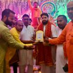 आनंद पांडेय ने गधियाँवा सहित अन्य दुर्गा पंडालों में किए माँ दुर्गा के दर्शन