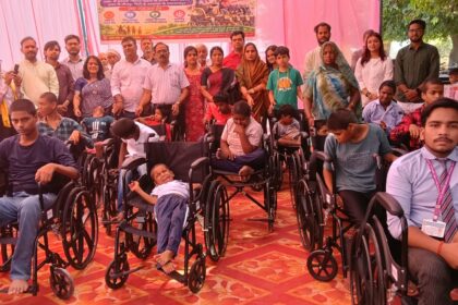 आनंद सेवा संस्थान द्वारा 15 दिव्यांग बच्चों को व्हीलचेयर वितरित