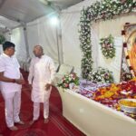 कृपाशंकर सिंह ने पूर्व सांसद हरीश द्विवेदी की मां यशोदा देवी को दी श्रद्धांजलि