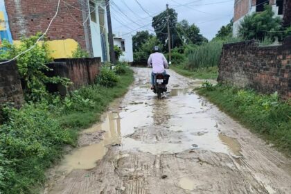 दपुर महावीर कॉलोनी में सड़क की बदहाली, 72 घंटे से बिजली गुल !