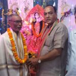 नवरात्रि में माता दुर्गा की भव्य मूर्ति स्थापित करने वाले रामजीत गौतम का सम्मान