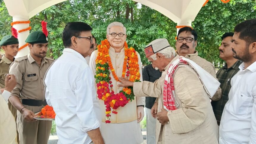 पूर्वांचल के विकास पुरुष पूर्व सांसद कमला प्रसाद सिंह की मनाई गई जयंती