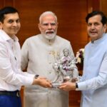 प्रधानमंत्री से मिले मंत्री मंगल प्रभात लोढ़ा, मां दुर्गा की मूर्ति भेंटकर किया सम्मान