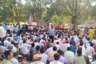 महा हड़ताल एवं धरना प्रदर्शन में पहुंचे जौनपुर साधन सहकारी समिति के सचिव