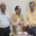 मृतक आश्रितों व शिक्षणेत्तर कर्मचारियों को मिले कैशलेस चिकित्सा का लाभ : एसपी तिवारी