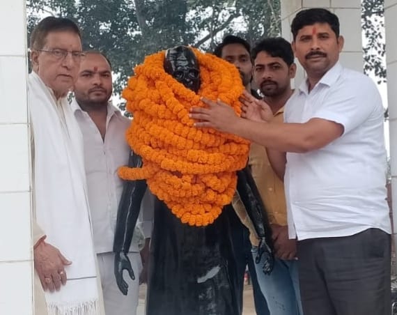 यूपी के पूर्व मंत्री लक्ष्मीशंकर यादव की पुण्यतिथि पर दी गई श्रद्धांजलि