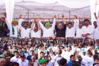 लखनऊ में गरजे 50 हजार किसान, महापंचायत में हाजी शकील सैफी और अरुण बख्शी ने बढ़ाई शोभा