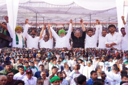 लखनऊ में गरजे 50 हजार किसान, महापंचायत में हाजी शकील सैफी और अरुण बख्शी ने बढ़ाई शोभा