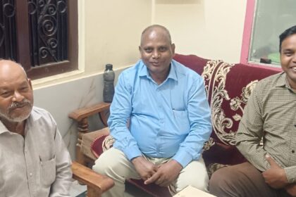 वरिष्ठ समाजसेवी सुरेशचंद्र शर्मा से दीप की सामाजिक चिंतन पर परिचर्चा