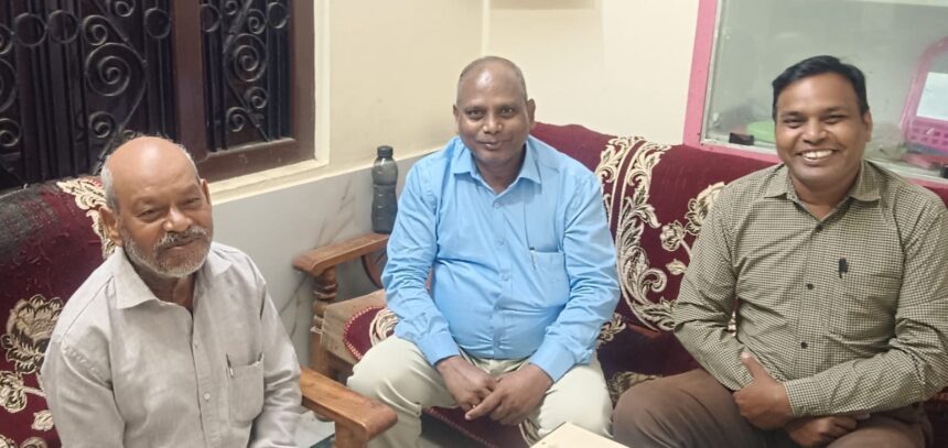 वरिष्ठ समाजसेवी सुरेशचंद्र शर्मा से दीप की सामाजिक चिंतन पर परिचर्चा
