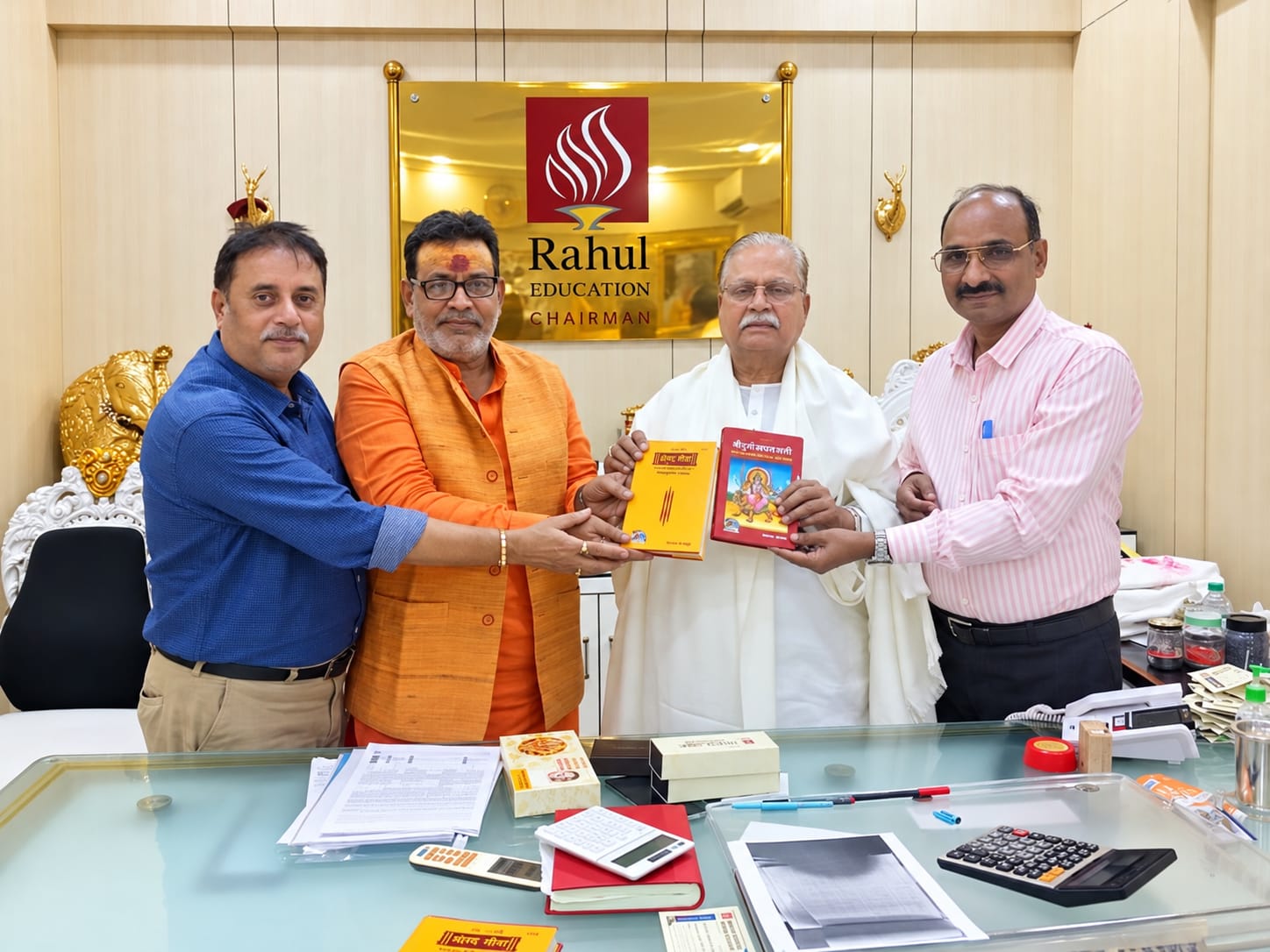 सनातन संस्कृति के संरक्षण एवं संवर्धन के लिए लल्लन तिवारी का सम्मान