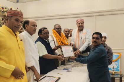 हरिऔध साहित्य सेवा संस्थान द्वारा साहित्यकारों का सम्मान एवं कवि सम्मेलन